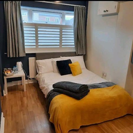 Double Room With Ensuite Close To Silverstone Уитлбери Экстерьер фото