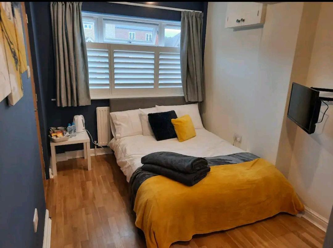 Double Room With Ensuite Close To Silverstone Уитлбери Экстерьер фото